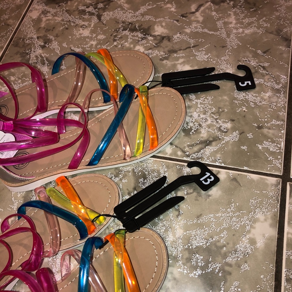 NWT GIRLS RAINBOW STRAP SANDALS - Picture 5 of 7